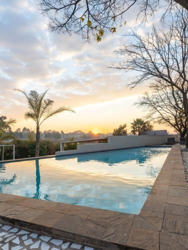 Anew Hotel & Convention Centre Or Tambo