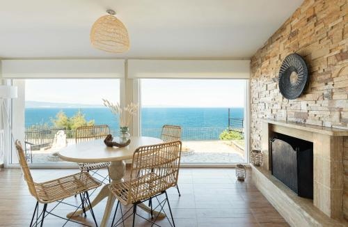 The Blue Firefly, Potidaia #Feelslikehome