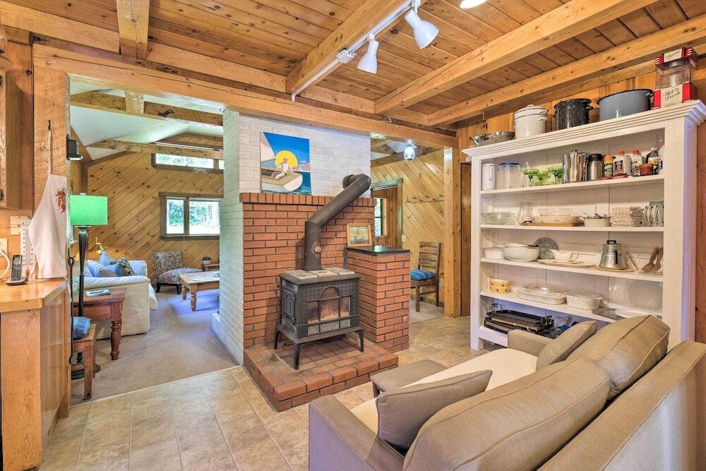 Boothbay Harbor Cabin W/ Spacious Deck & Yard!