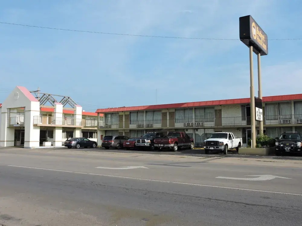 Budget Host Hutchinson