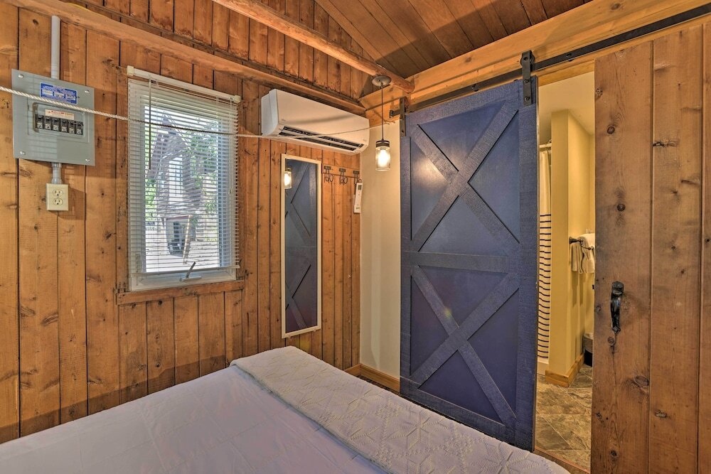 Charming Suttons Bay Cottage W/ Shared Waterfront!