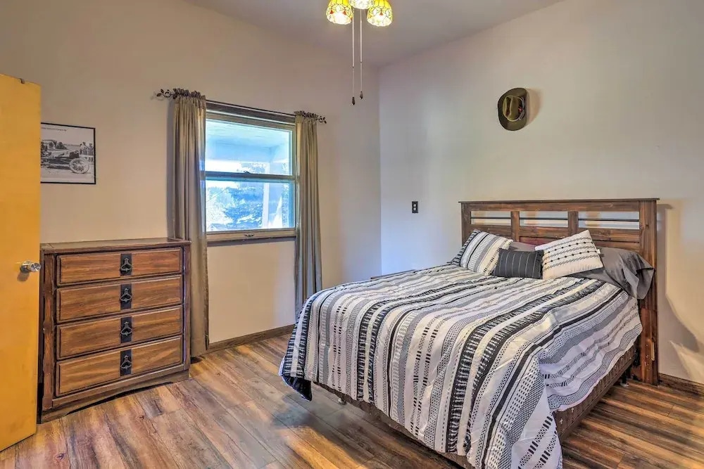 Classic Mountain Home, Half Mi To Main Street