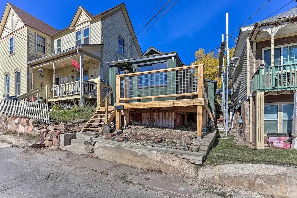 Centrally-Located Mountain Getaway In Lead!