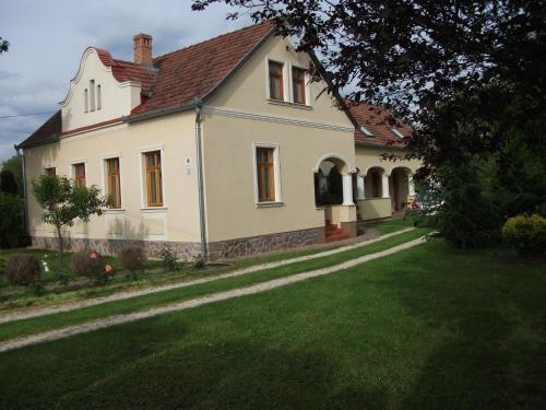 Faluszeli Tothek Vendeghaza