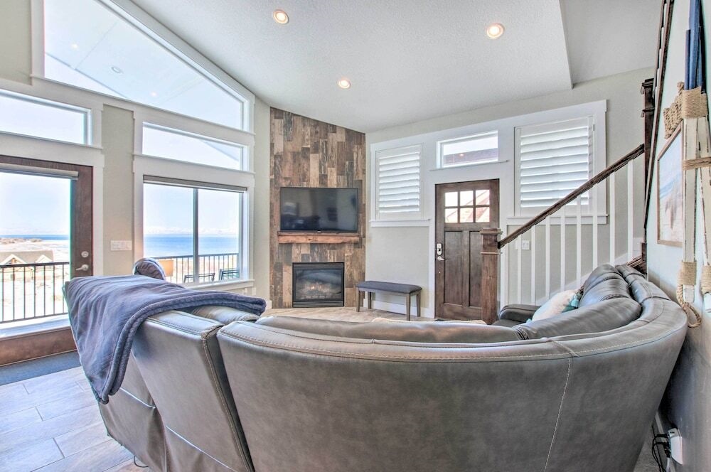 Garden City Gem: Private Hot Tub & Game Room!