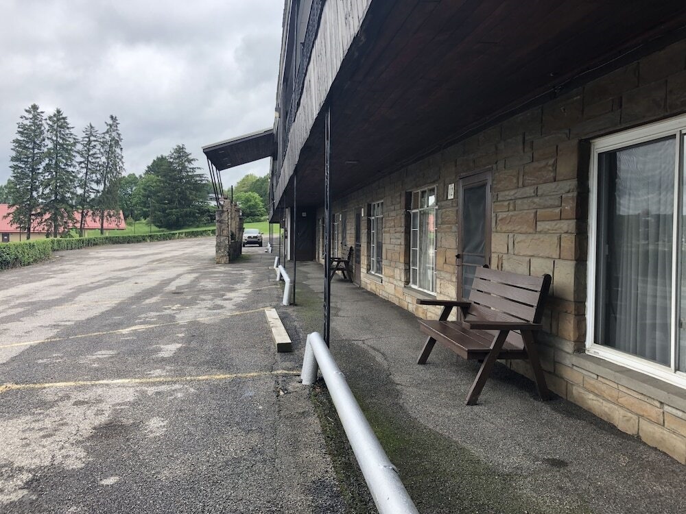 Budget Host Gold Eagle Inn