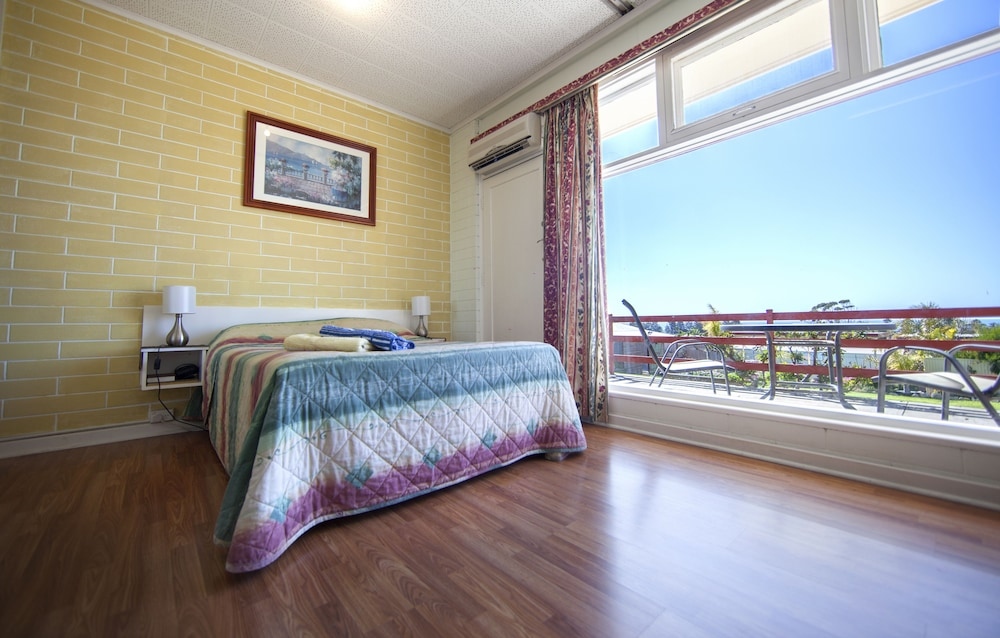 Oyster Court Motel & Holiday Units