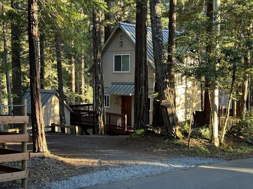 Fish Rock Retreat 2 Bedrooms 1 Bathroom Home