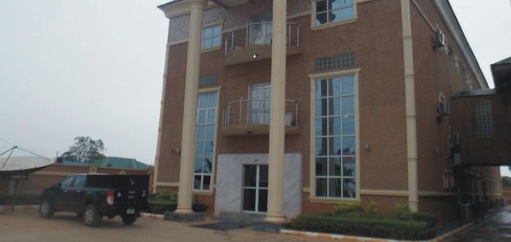 Sheriffyt Royal Hotel & Suites