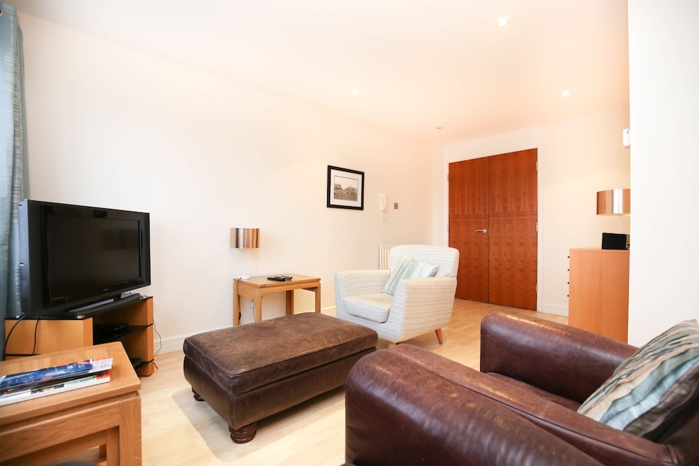 2 Bed Newcastle Quayside Views