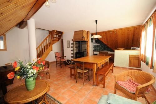 Chalet Authentique Proche Des OrciÈres 85986