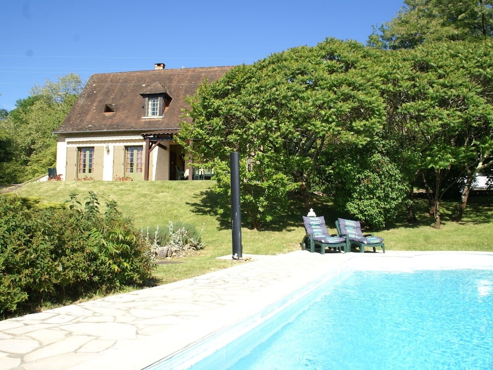 Holiday Home With Private Swimming Pool and View of the Hills, in Trémolat