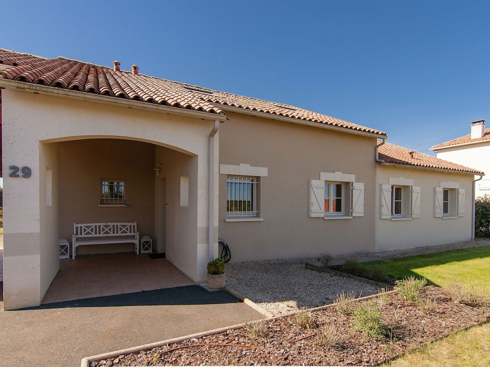 Lush Villa in Rouzede With Garden