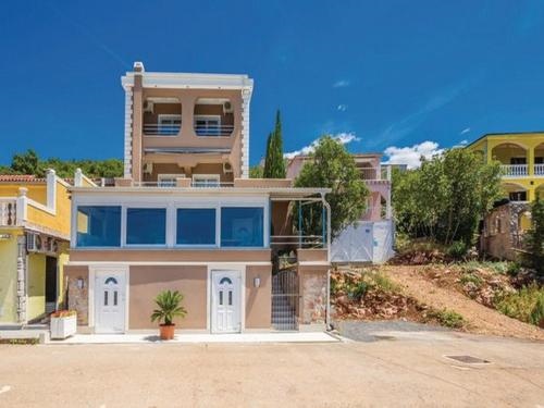 Six Bedroom Holiday Home In Stinica