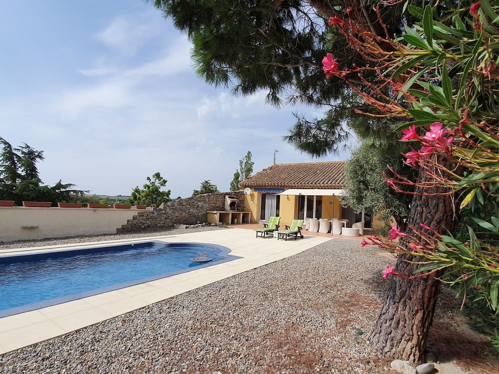 Spacious Villa With Private Swimming Pool In Marseillette