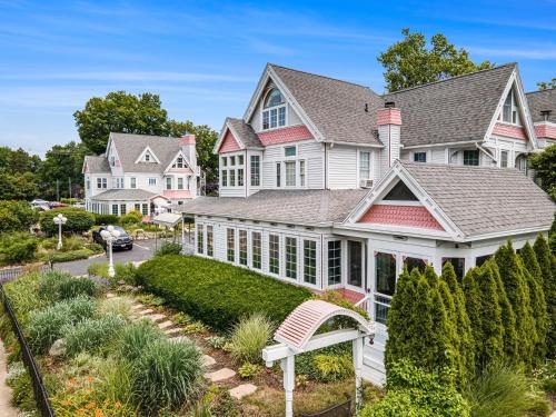 Yelton Manor Bed & Breakfast