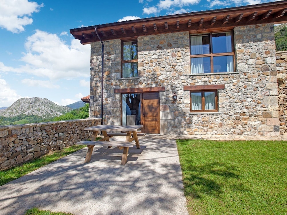 Beautiful Apartment, Rural Location With Stunning Views Of The Picos De Europa