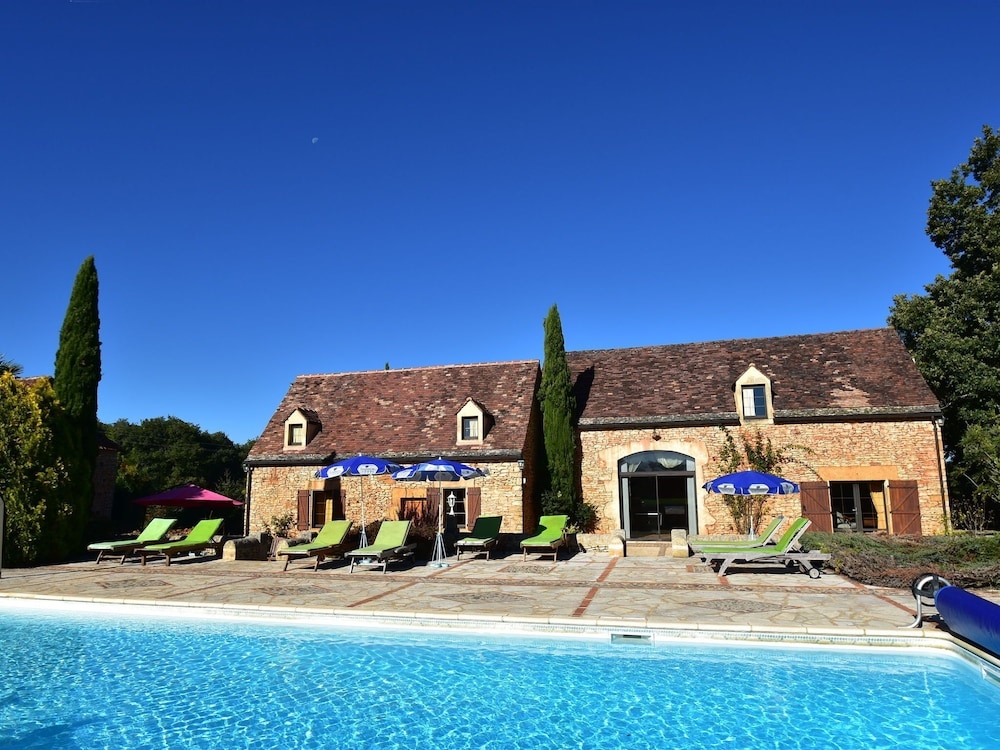 Beautiful Holiday Home With Heated Pool In Cazals France