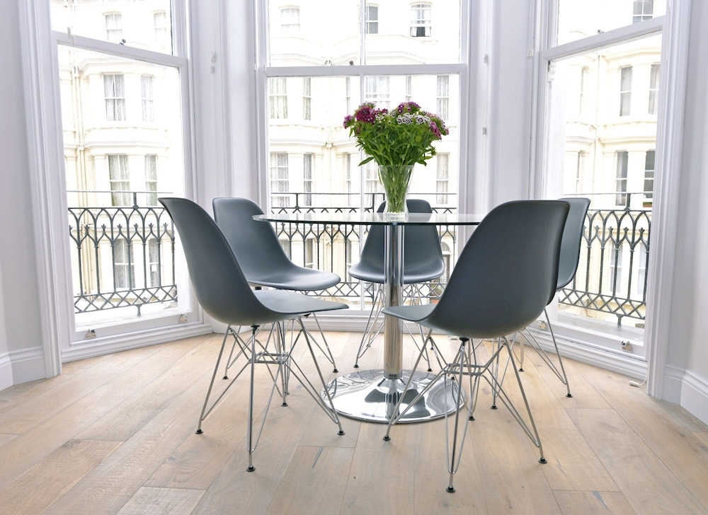 Bicknell House Lascelles 1St