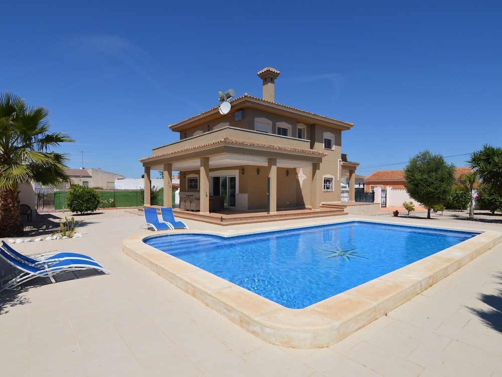 Magnificent Villa for Large Families in San Fulgencio