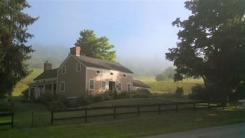 Homestretch Bed & Breakfast