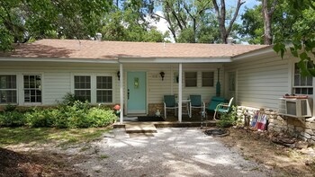 Constant-Level Lake Lbj - 3 Br Sleep 12