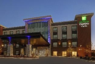 Holiday Inn Express & Suites Milwaukee - Brookfield