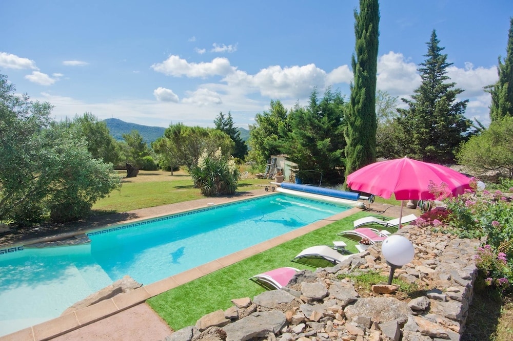 Villa With in Bédarieux With Wonderful Mountain View Priv