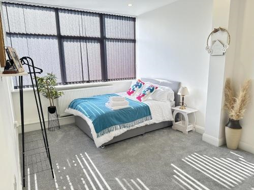 2 Bed Apartment - Sleeps 4 - Wifi - Parking