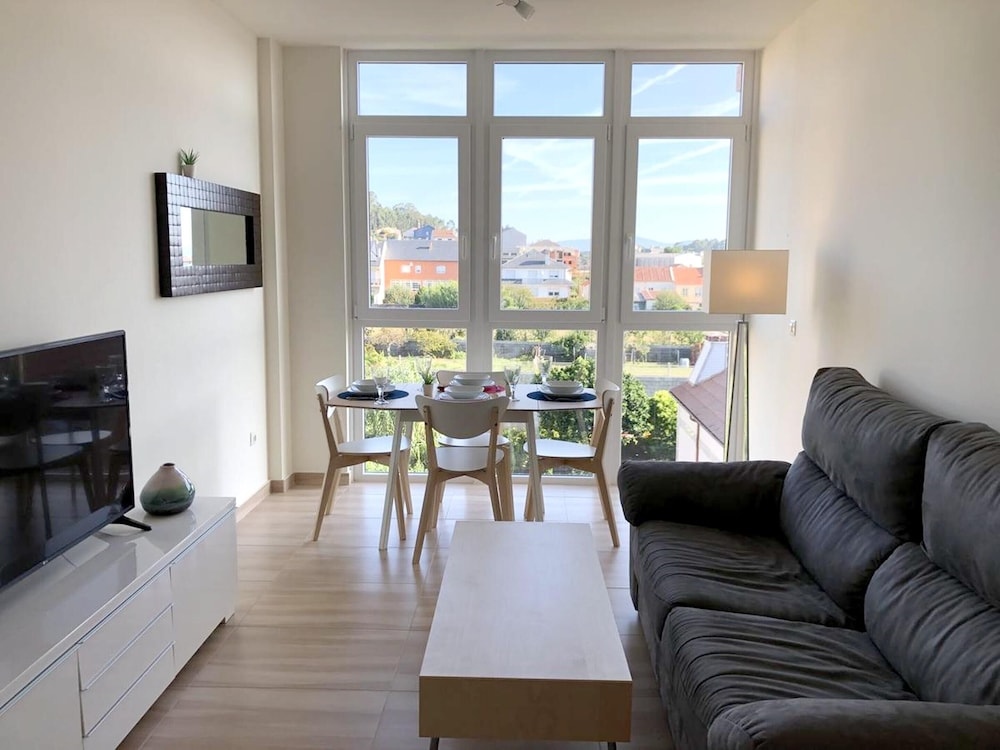 Apartment With 2 Bedrooms In Illa De Arousa, With Wonderful Sea View, Furnished Garden And Wifi - 600 M From The Beach
