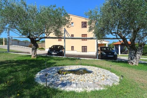 Apartments Orange 669