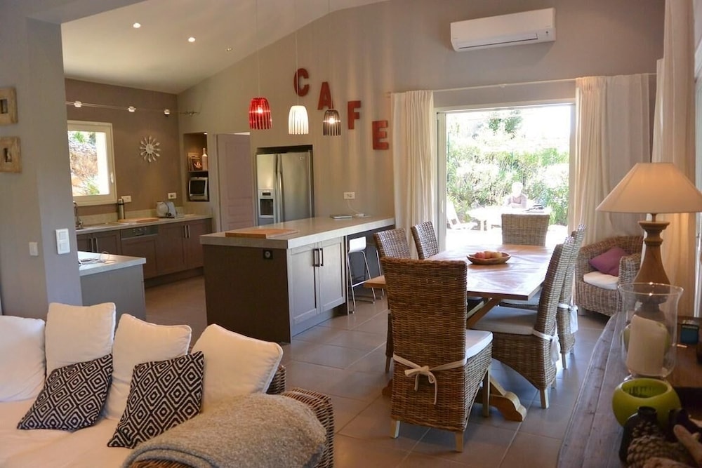 Villa Le Rocher - Private Pool - Sea View