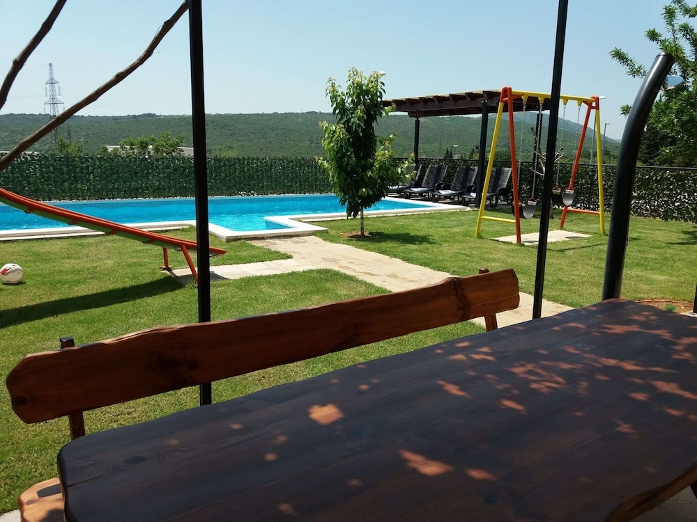 Peaceful Retreat In A Hill Landscape Near Split