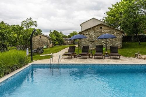 Attractive Stone Villa M-Mate With Pool - Privacy Guaranteed