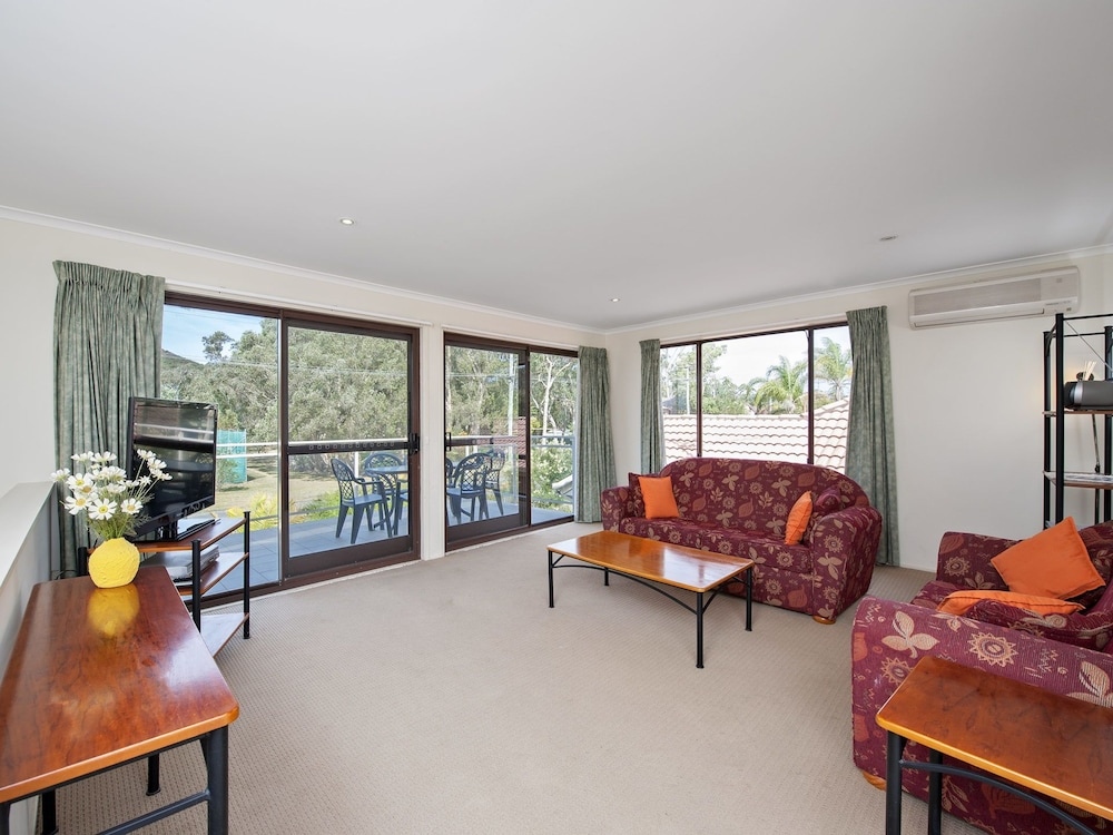 Government Road 16 The Breakers