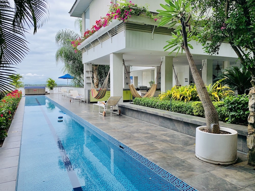 Black Castle Guesthouse