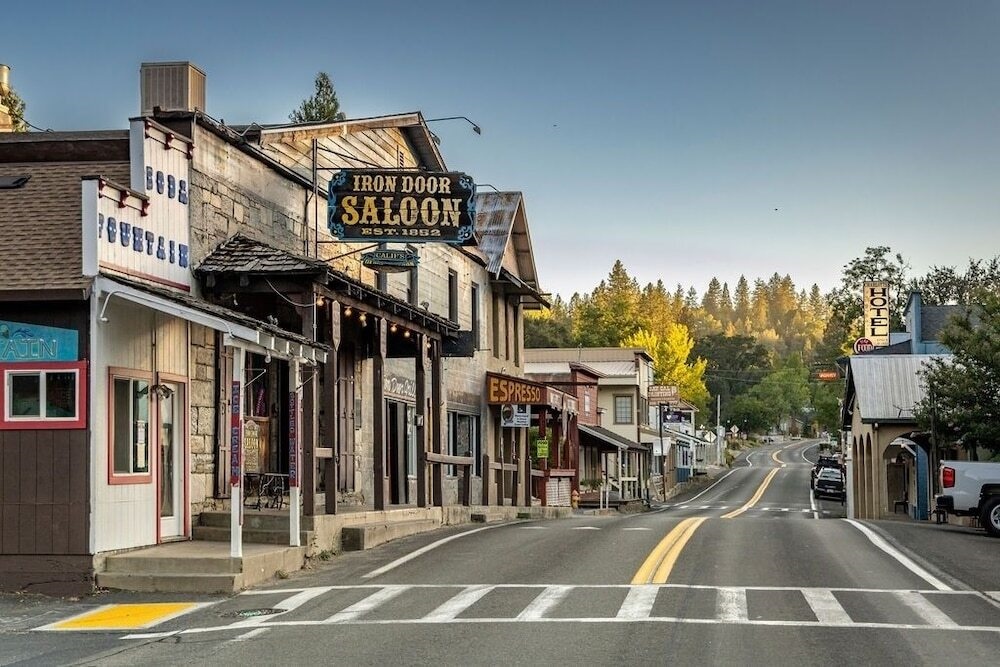 Cozy Cabin On The Cove - Lakefront With Private Dock By Yosemite Region Resorts