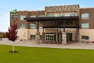 Holiday Inn Express & Suites Beaver Dam
