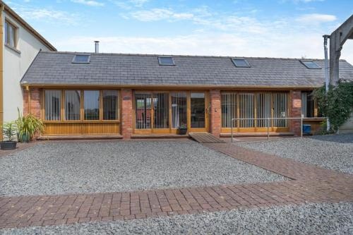 Little Hendre Lodge Uk10262