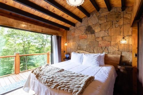Brand NEW Log Cabins Hot Tubs Pet Friendly Boutique Mountain Resort