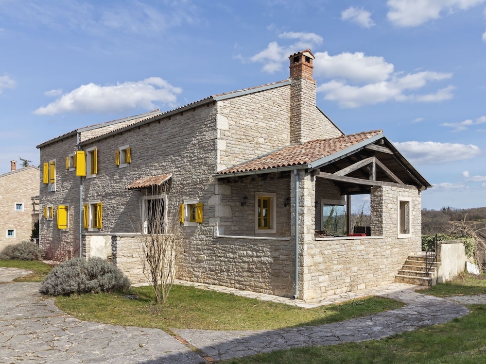 Enticing Villa In Pazin With Swimming Pool