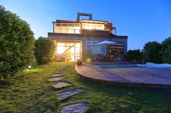 Dawn Riverside B & B