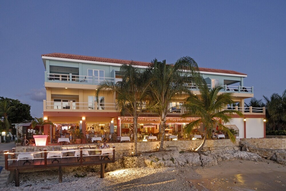 Den Laman Condominiums
