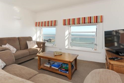 2 Bed beach front apartment with spectacular views overlooking Viking Bay