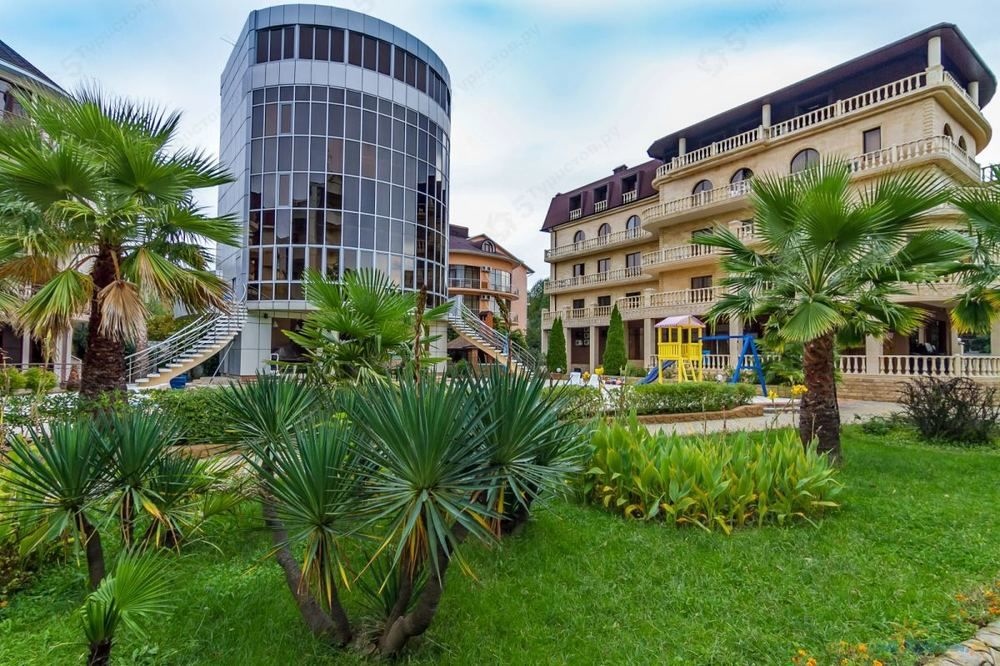 Holiday Hotel