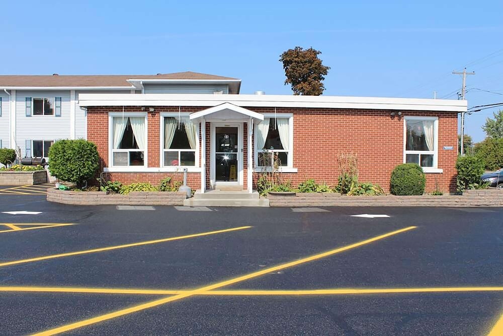 Econolodge Inn & Suites Pembroke