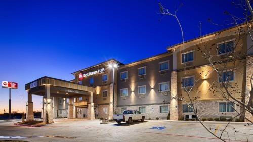 Best Western Plus Lonestar Inn  Suites
