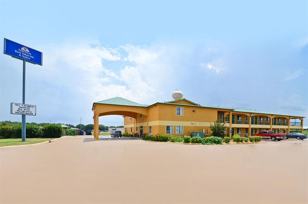 Pine Point Inn & Suites