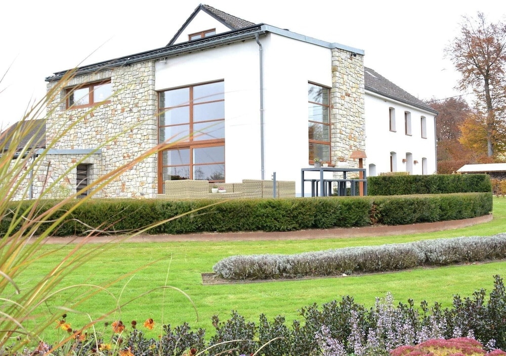 Magnificent House Luxuriously Renovated With Care And Taste