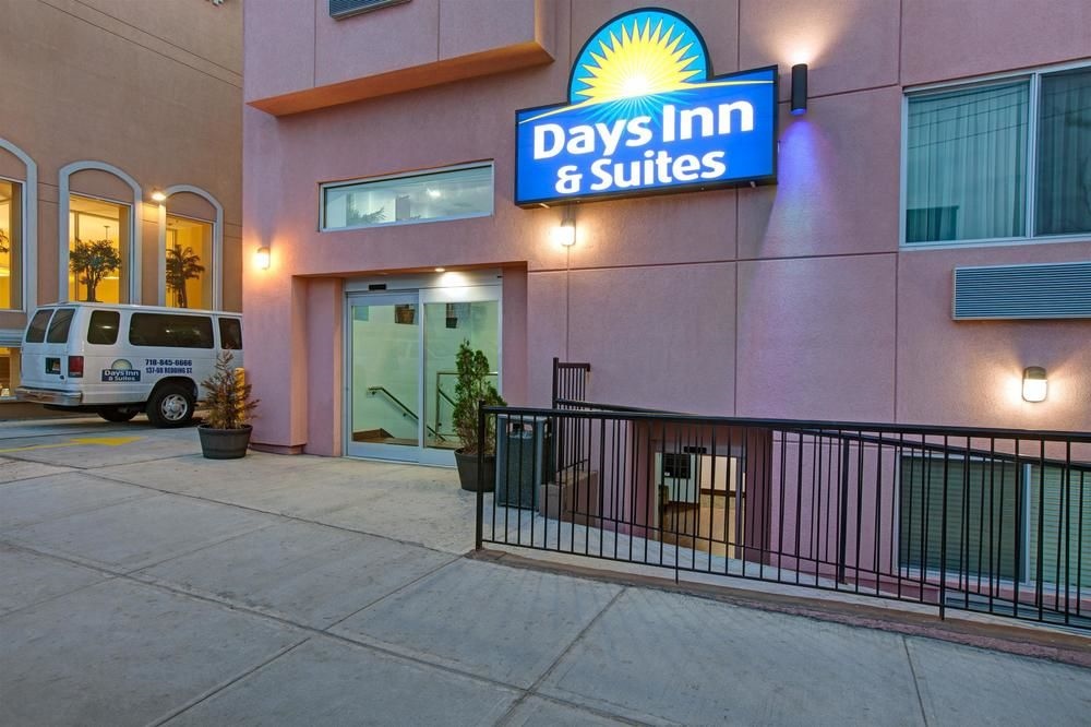Days Inn & Suites Ozone Park/JFK Airport